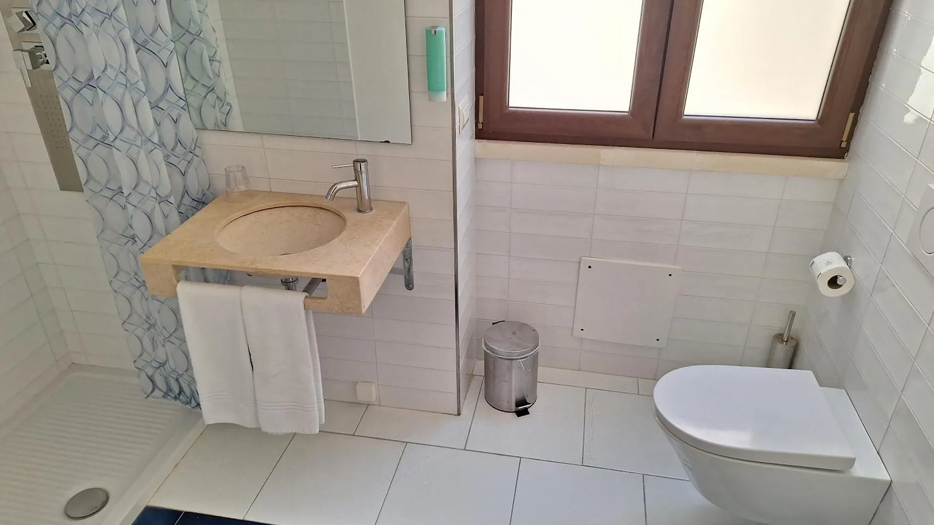 Couette-café Bed and breakfast Dimora Charleston Lecce Parcheggio Privato In Loco Gratis