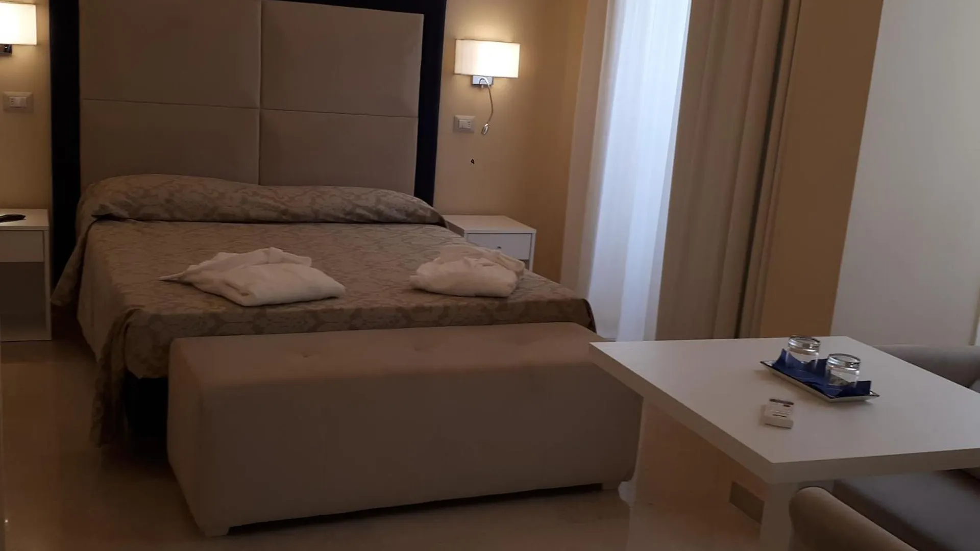 Couette-café Bed and breakfast Dimora Charleston Lecce Parcheggio Privato In Loco Gratis