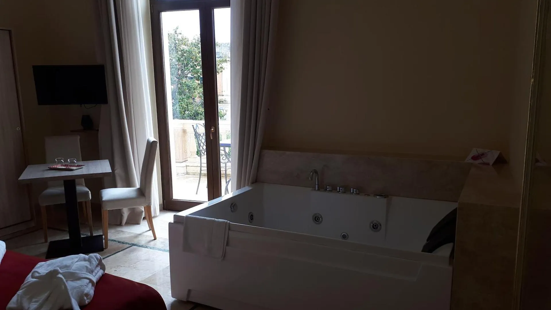 Bed and breakfast Dimora Charleston Lecce Parcheggio Privato In Loco Gratis