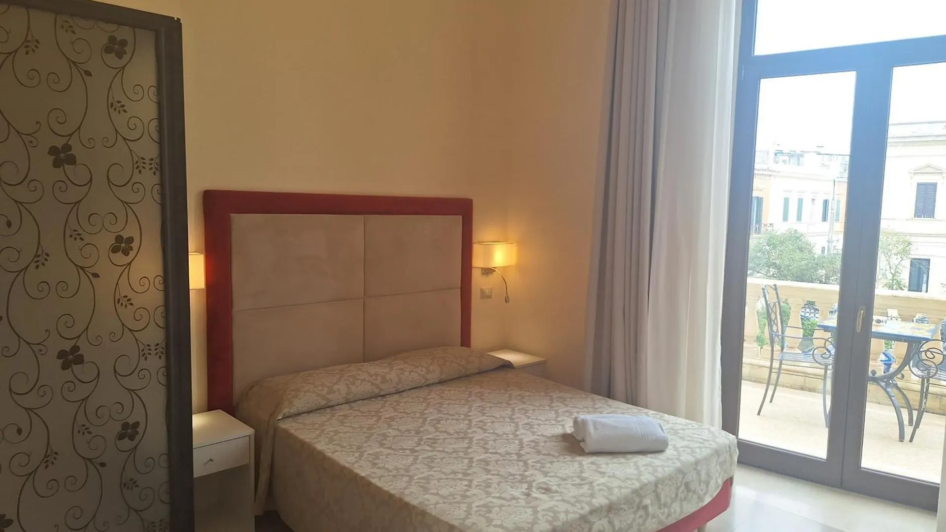 Bed & Breakfast Dimora Charleston Lecce Parcheggio Privato In Loco Gratis Bed and Breakfast