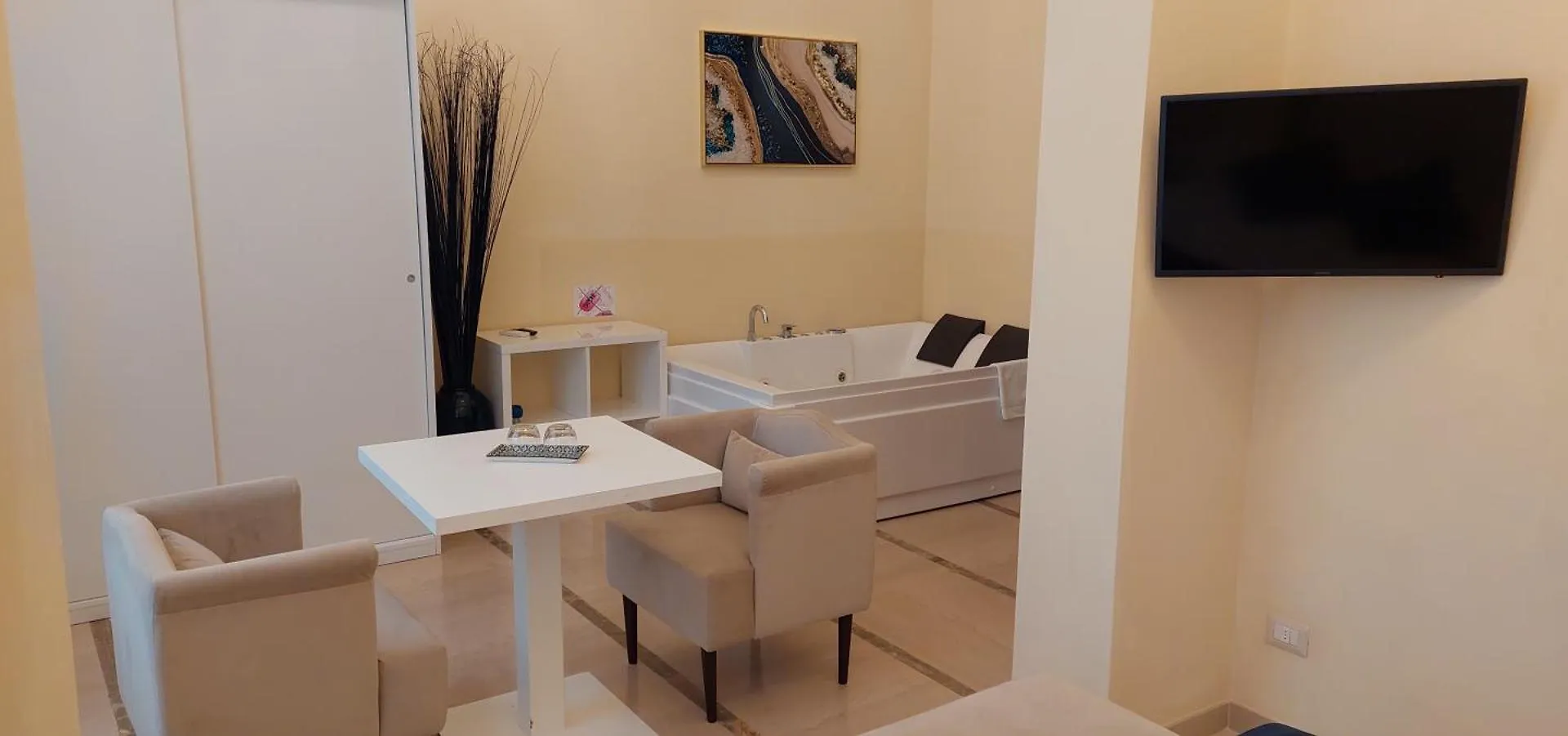 לינה וארוחת בוקר Dimora Charleston Lecce Parcheggio Privato In Loco Gratis