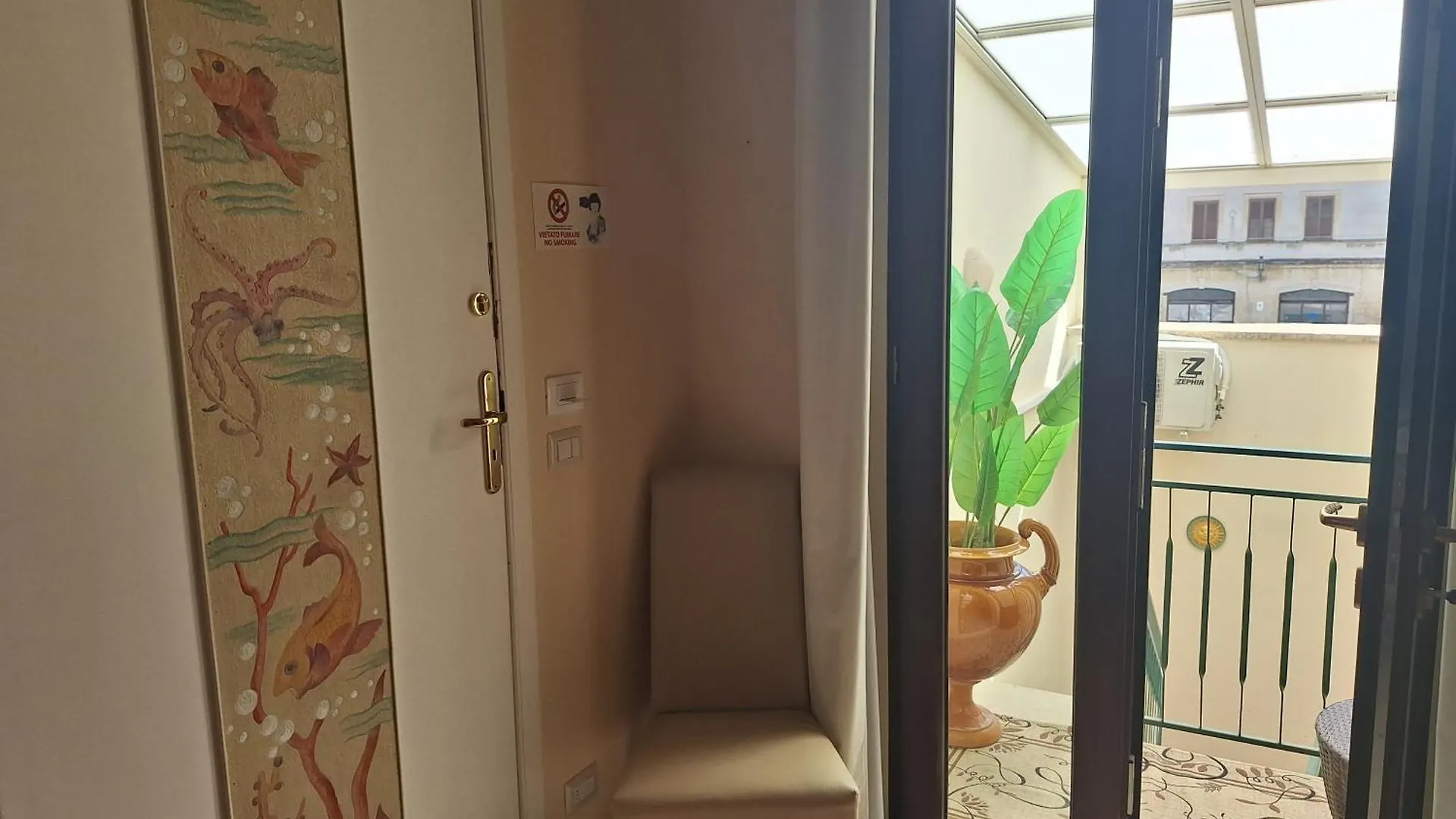 לינה וארוחת בוקר Dimora Charleston Lecce Parcheggio Privato In Loco Gratis
