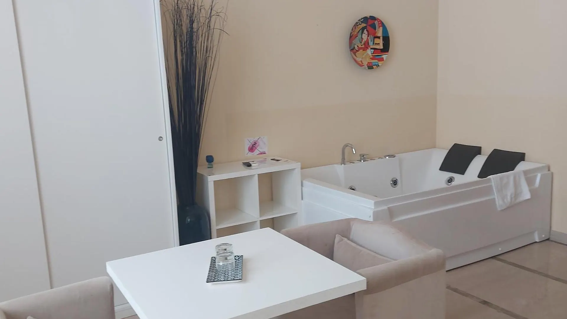 לינה וארוחת בוקר Dimora Charleston Lecce Parcheggio Privato In Loco Gratis 2*,  איטליה